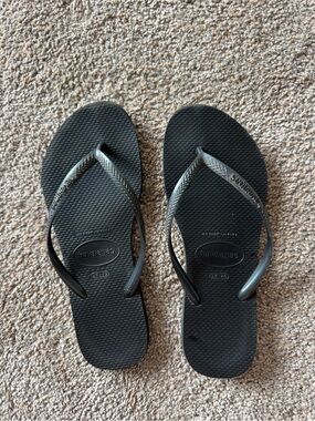 Havaianas Black Rubber Flip Flops